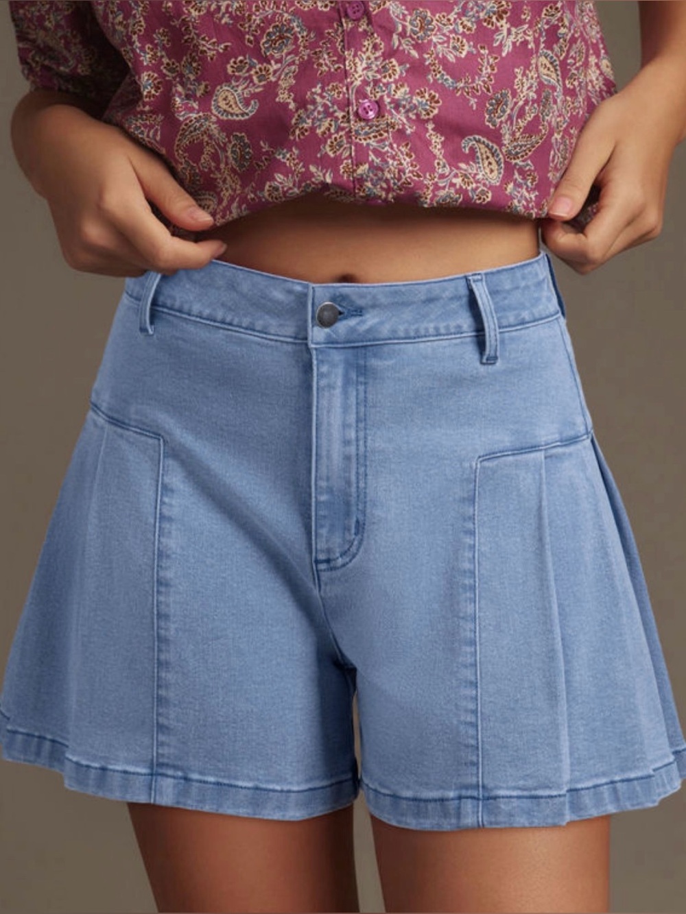Denim pleated shorts